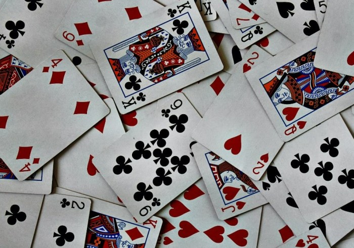 The difference between dragon tiger and baccarat